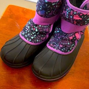 Winter boots 🥾 size 2 GREAT CONDITION